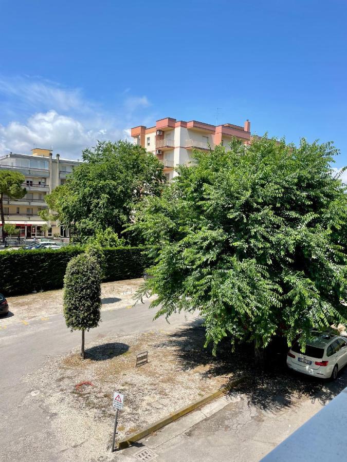 Condominio Centrale 104 Lignano Sabbiadoro Exterior foto